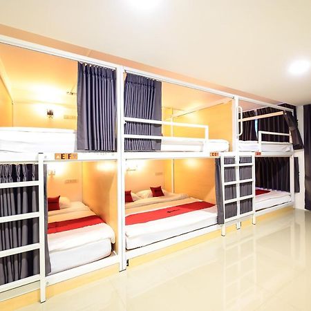 The Living Block Hotel Банкок Екстериор снимка