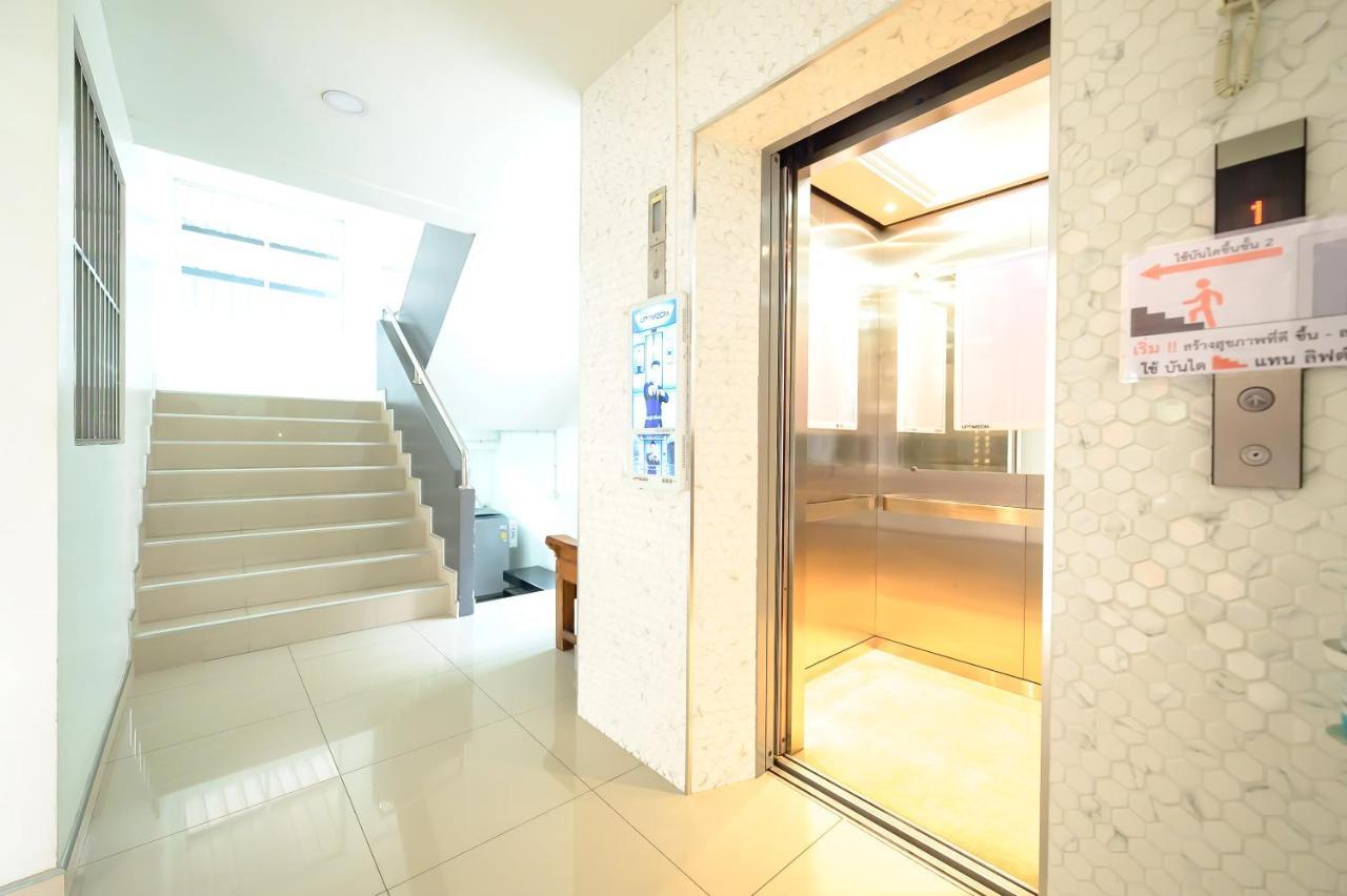 The Living Block Hotel Банкок Екстериор снимка