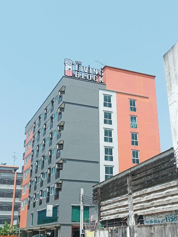 The Living Block Hotel Банкок Екстериор снимка