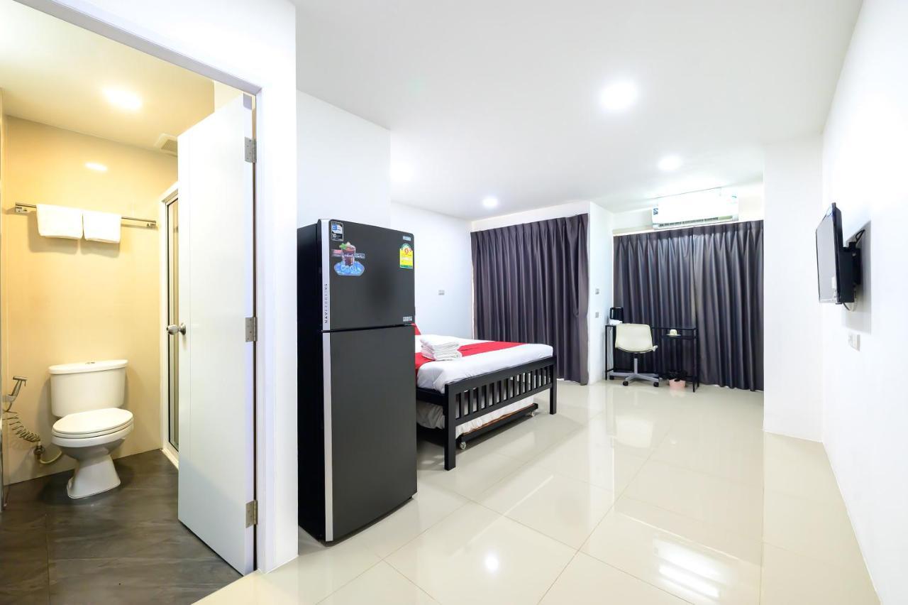 The Living Block Hotel Банкок Екстериор снимка