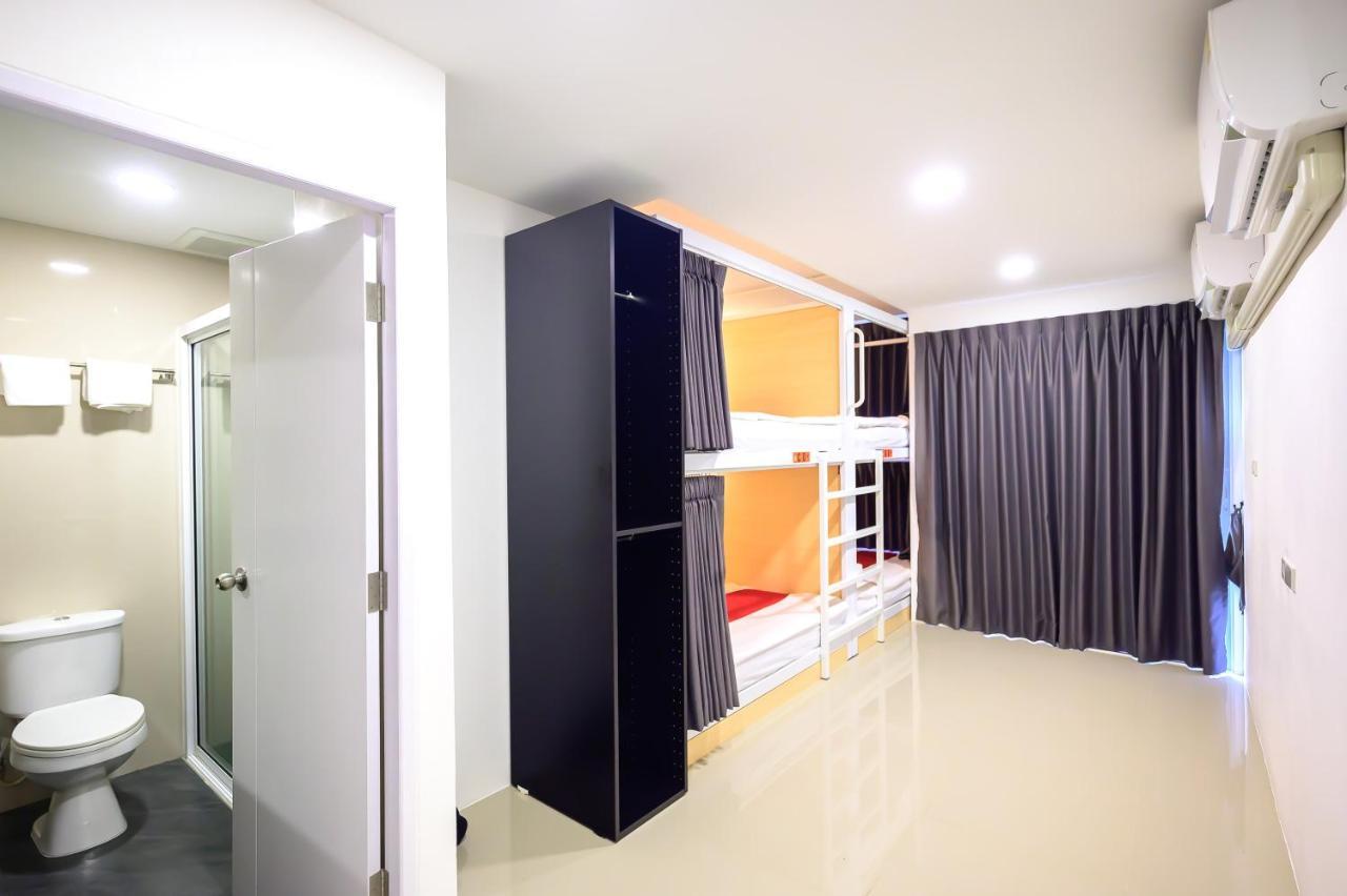 The Living Block Hotel Банкок Екстериор снимка