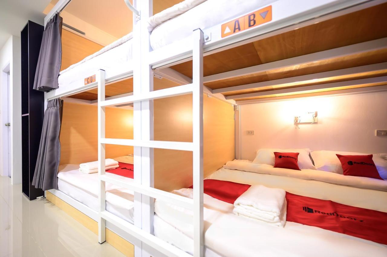 The Living Block Hotel Банкок Екстериор снимка