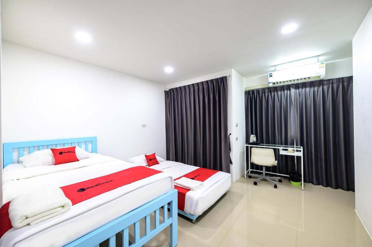 The Living Block Hotel Банкок Екстериор снимка