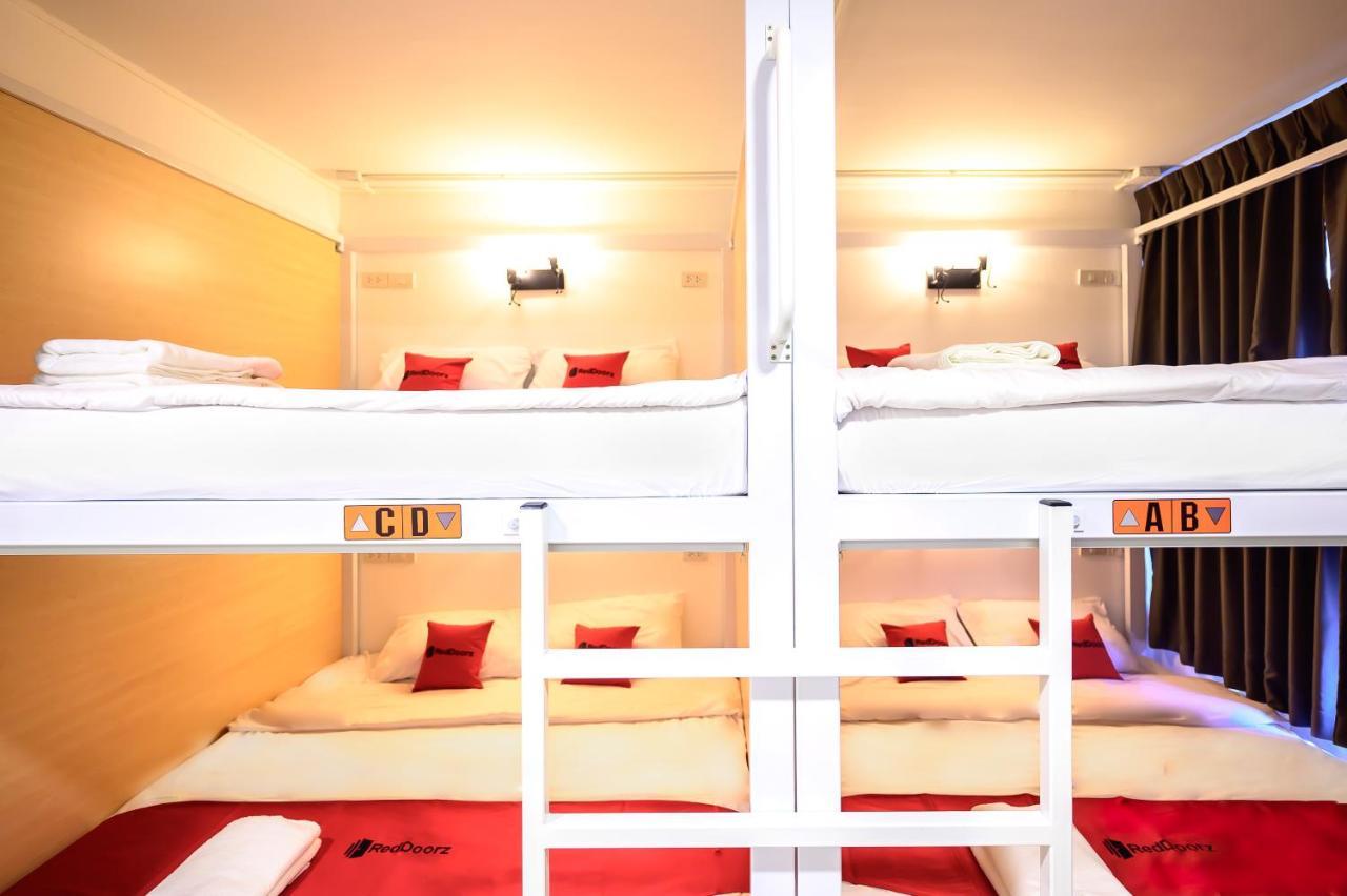 The Living Block Hotel Банкок Екстериор снимка