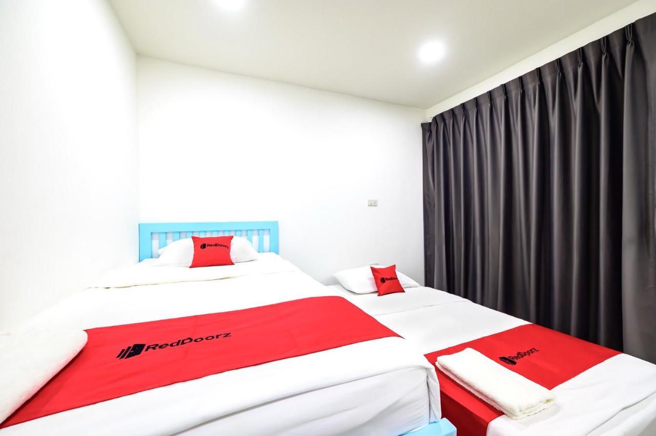 The Living Block Hotel Банкок Екстериор снимка