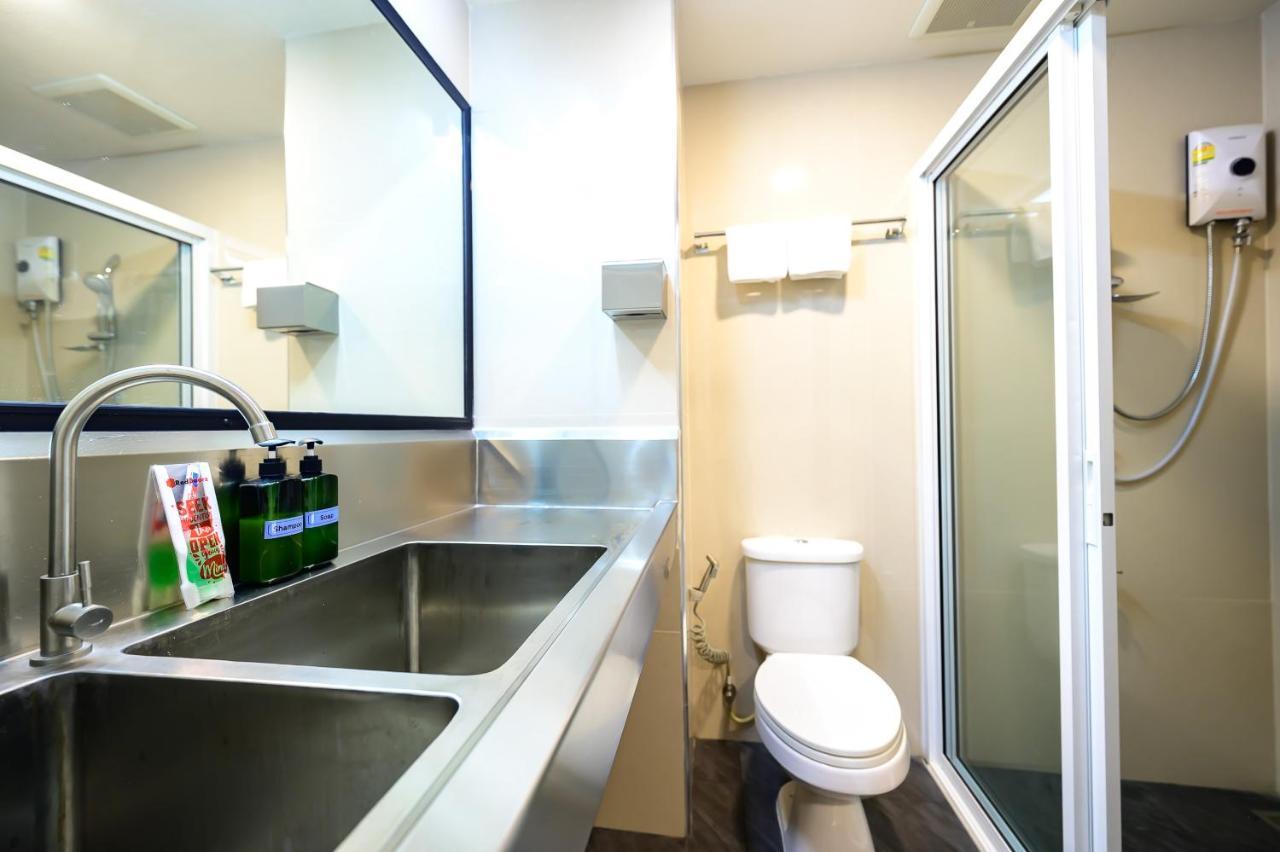 The Living Block Hotel Банкок Екстериор снимка