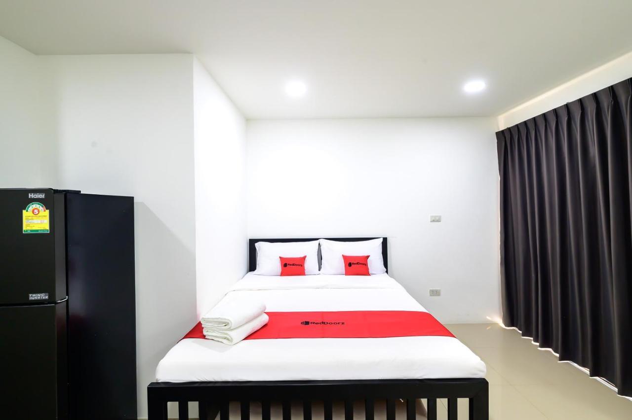 The Living Block Hotel Банкок Екстериор снимка