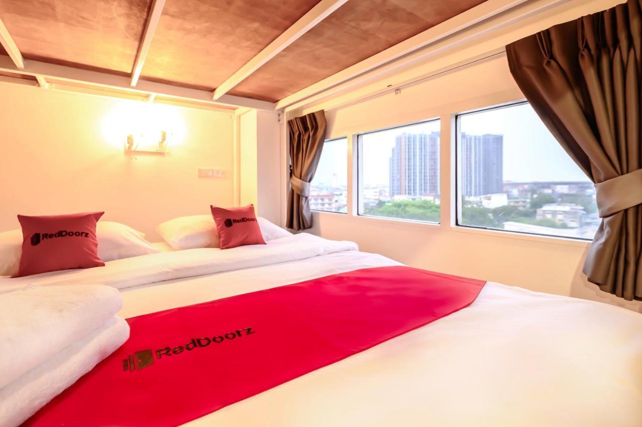 The Living Block Hotel Банкок Екстериор снимка